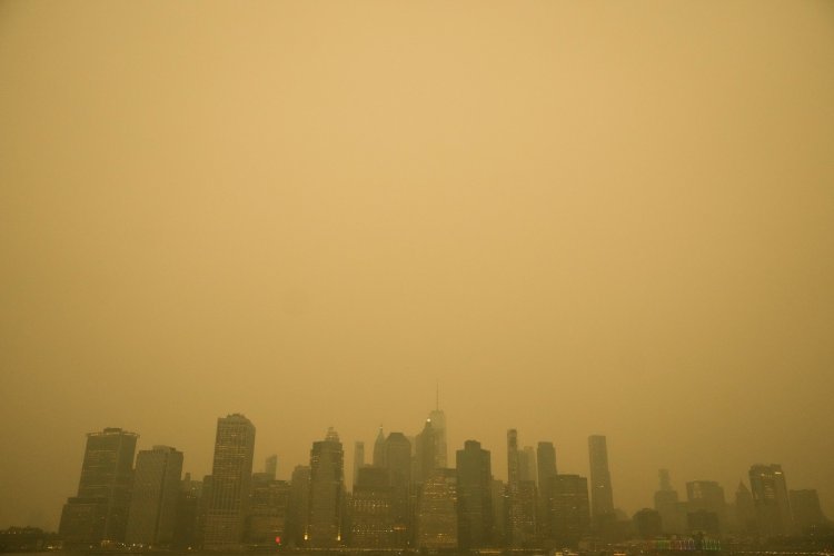Nueva York, tapada por el humo trajo de vuelta a los barbijos