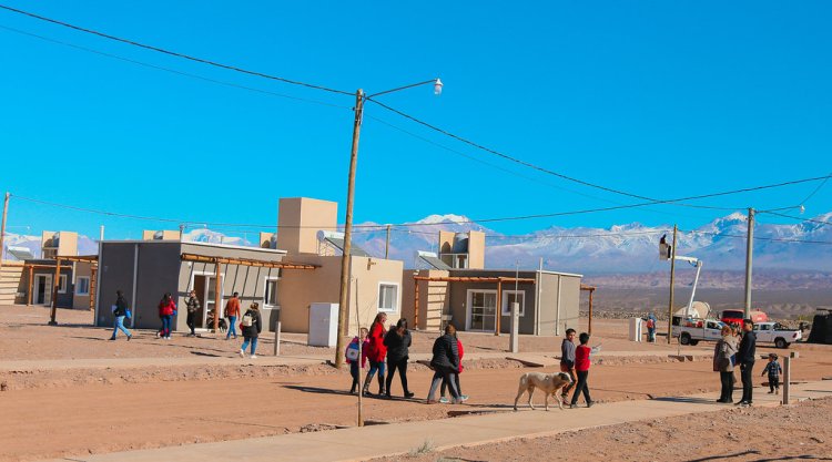 Uñac entregó más de 118 viviendas en Barreal
