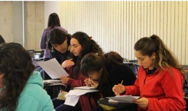 Convocan a los alumnos secundarios con materias pendientes para recibirse