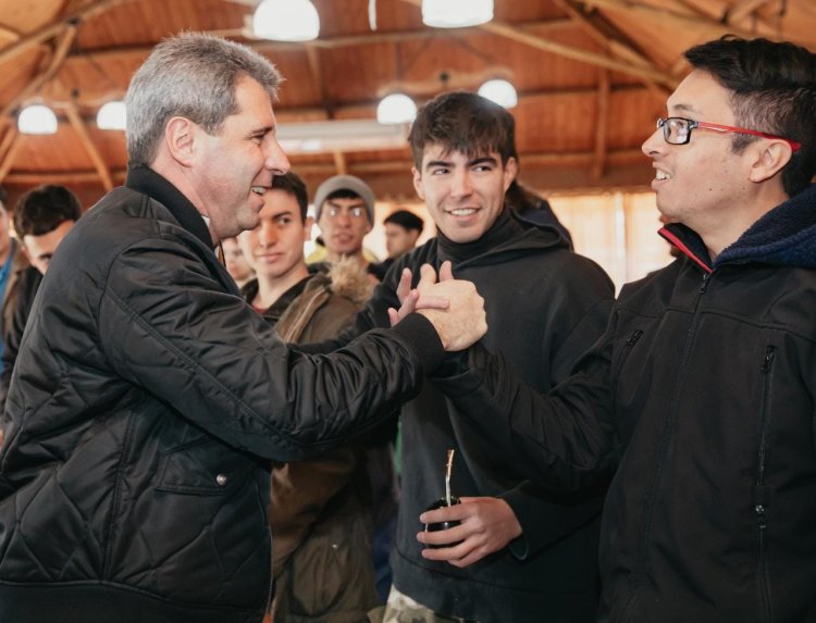 Sergio Uñac compartió un locro con jóvenes dirigentes