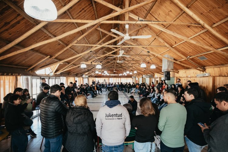 Sergio Uñac compartió un locro con jóvenes dirigentes