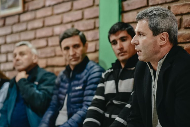 Sergio Uñac mantuvo un encuentro con dirigentes en Calingasta