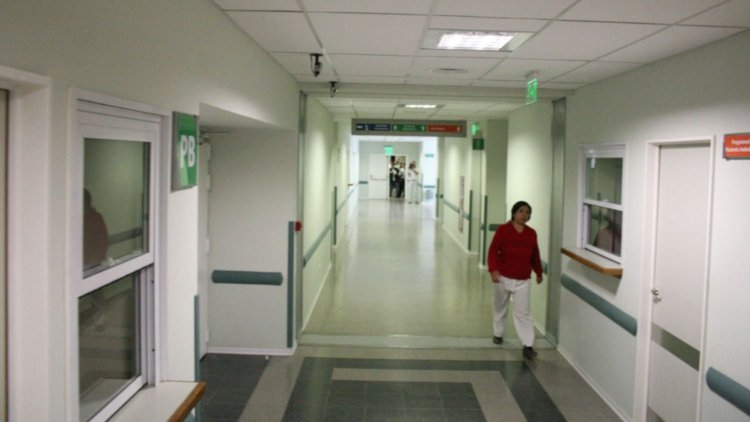 Reprograman cirugías en el Rawson por reparaciones en los techos