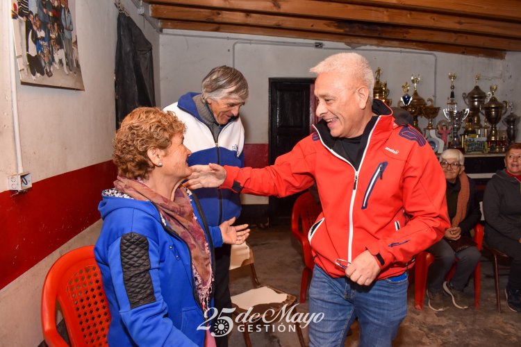 Entregan indumentaria deportiva al equipo de  NEWCOM TUPELI