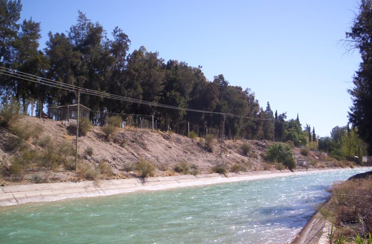 Un pequeño de un año cayó a un canal en La Bebida y murió