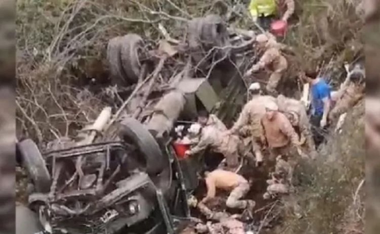 Volcó un camión del Ejército en San Martín de los Andes: hay muertos