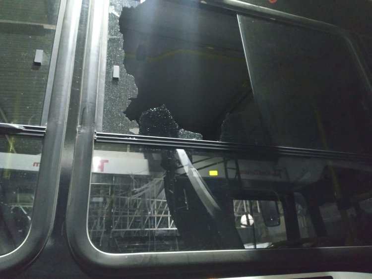 Destrozan un colectivo TEO de la Red Tulum