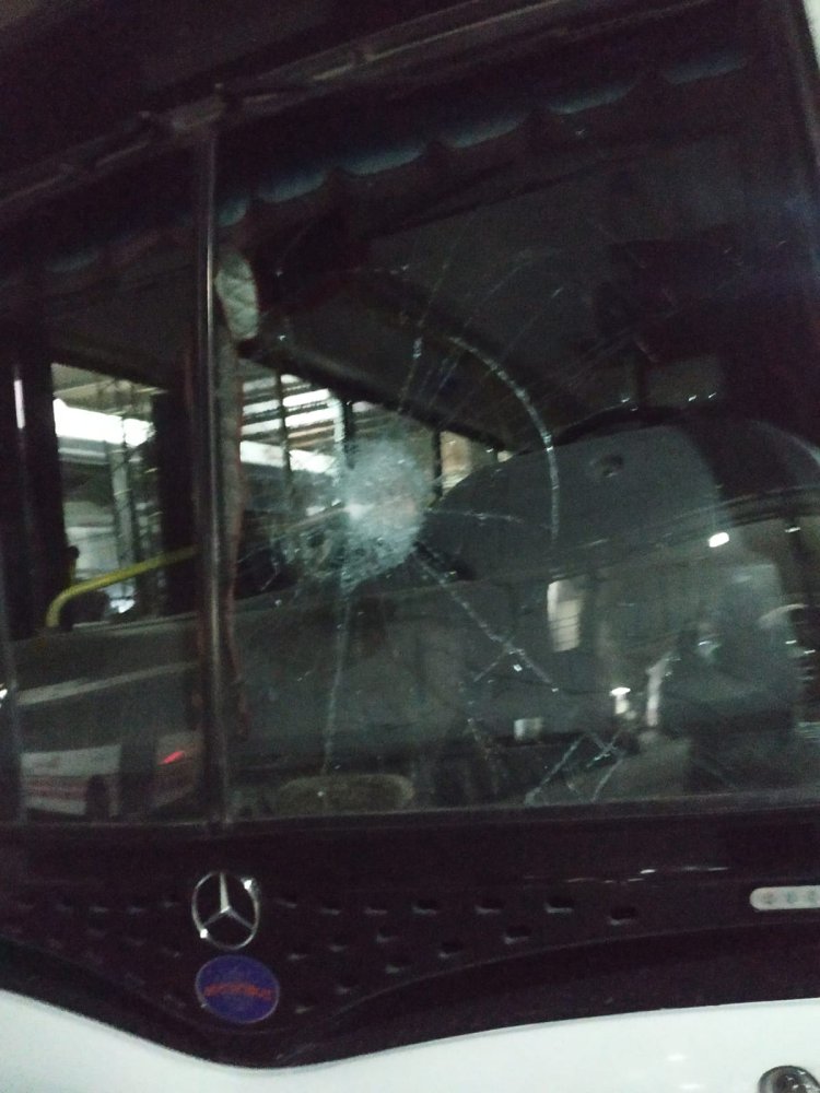 Destrozan un colectivo TEO de la Red Tulum