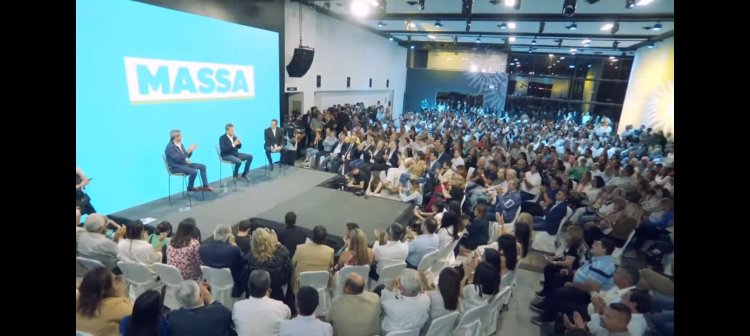 Massa en conversatorio con empresarios, representantes de Cámaras, docentes y académicos