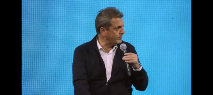 Massa en conversatorio con empresarios, representantes de Cámaras, docentes y académicos