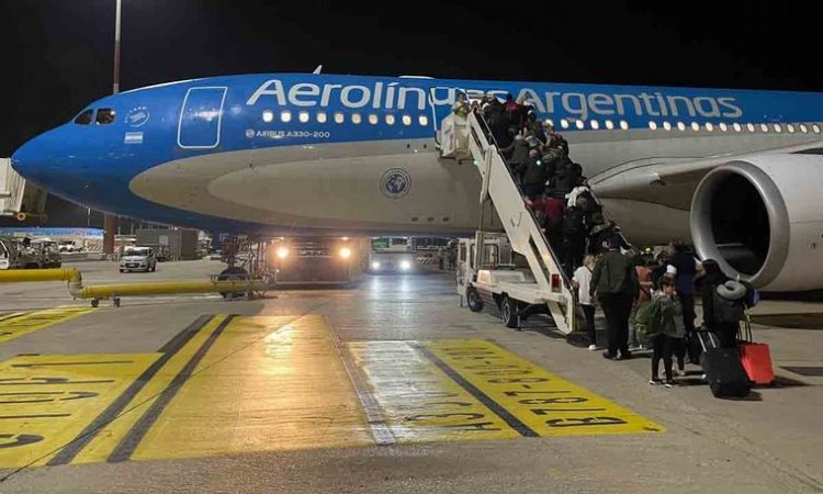 Llegó al país el vuelo de Aerolíneas Argentinas con primeros repatriados de Israel