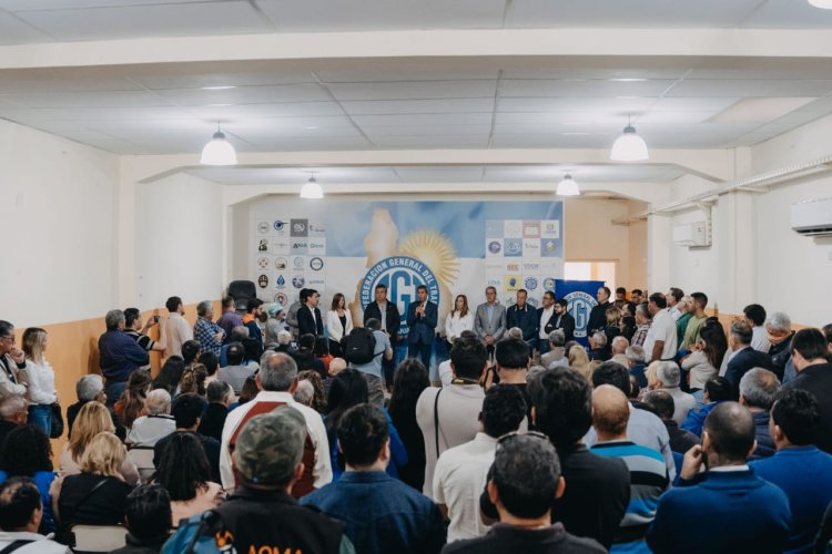 El gobernador participó de un homenaje de la CGT a Juan José Chica