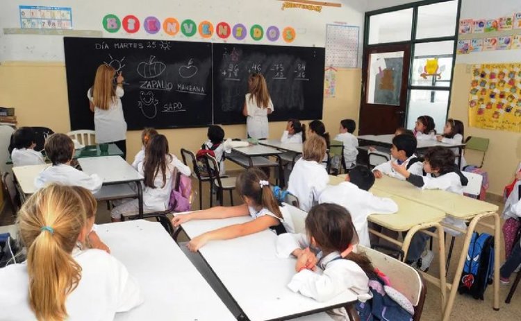 Como funcionan las escuelas en las que se vota este 22 de octubre