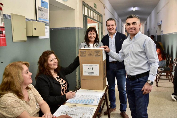 Gramajo voto acompañado de la intendenta electa