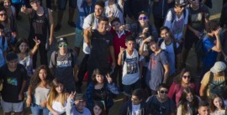 Estudiantes de la Católica reclaman por aumentos desmedidos