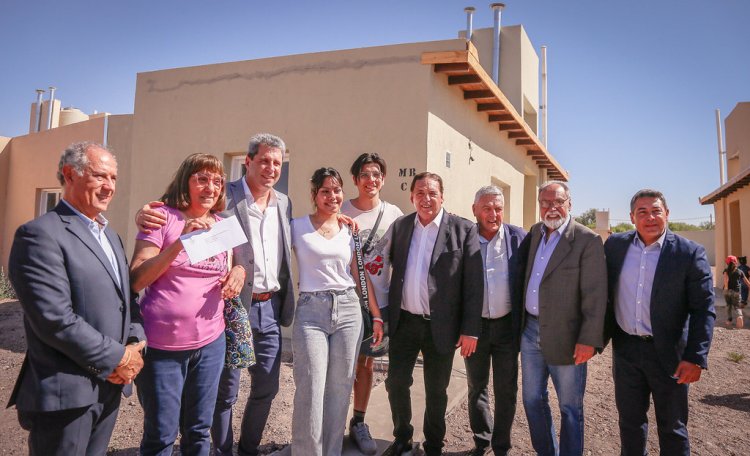 60 familias de Albardón ya tienen su vivienda propia