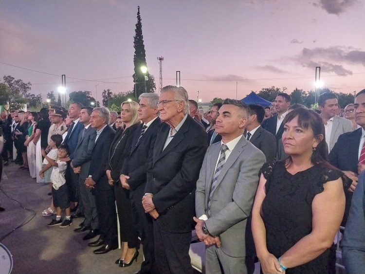 Políticos de diferentes espacios partidarios  acompañaron la asunción de Miodowsky