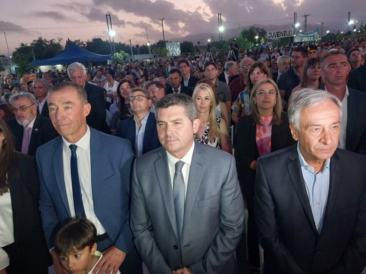 Políticos de diferentes espacios partidarios  acompañaron la asunción de Miodowsky