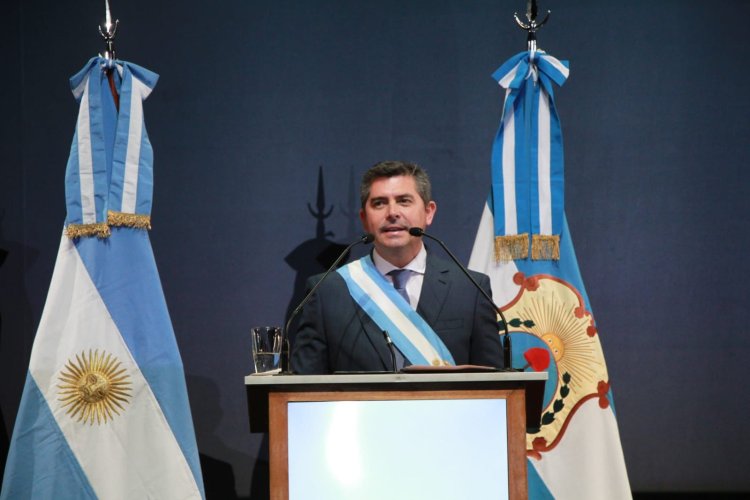 Marcelo Orrego recibió los atributos y tomó juramento a su Gabinete