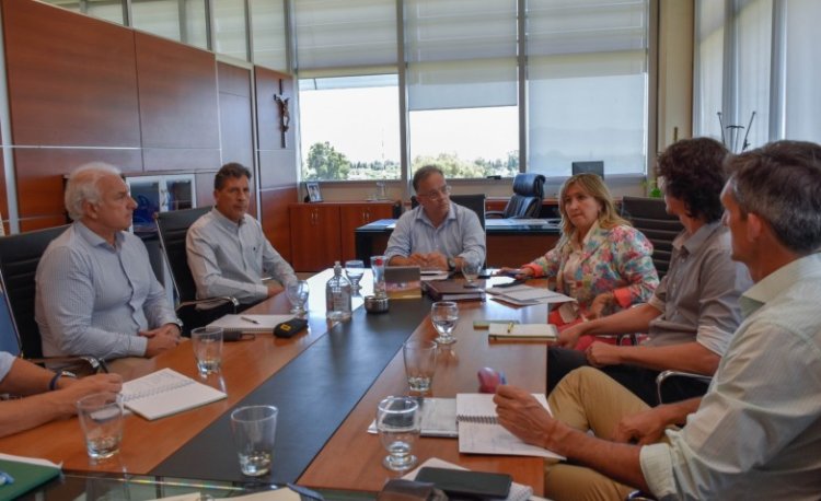 Definen  líneas de trabajo para mejoras de edificios escolares