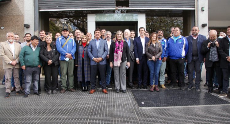 Intendentes de la FAM presentan un recurso de amparo para frenar el DNU de Milei