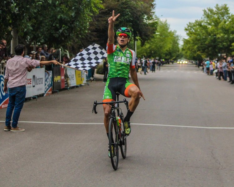 Leonardo Cobarrubia lidera la tercera etapa del Giro del Sol