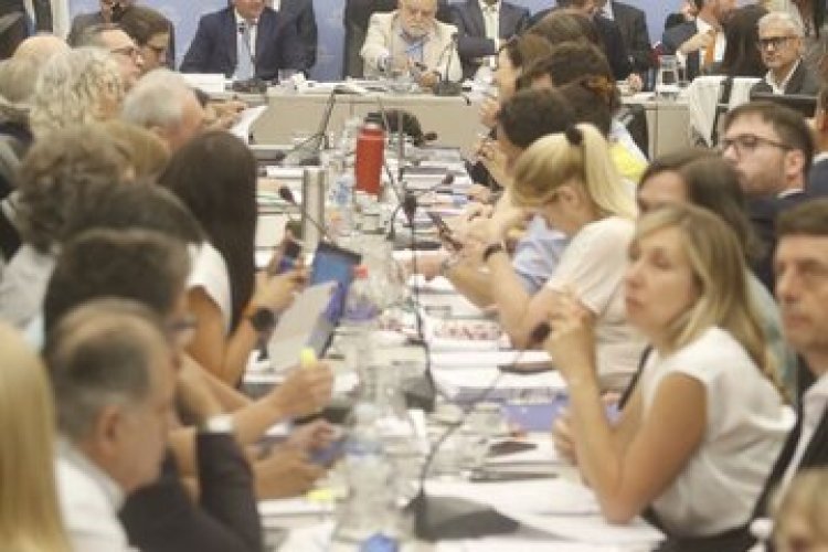 Diputados escucha a expositores de la sociedad civil por la ley ómnibus