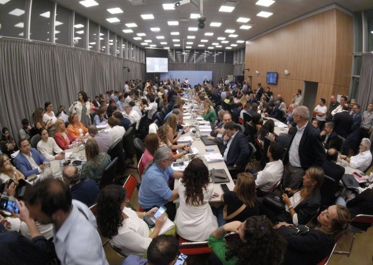 Ley ómnibus: Logran dictamen de mayoría junto a bloques dialoguistas