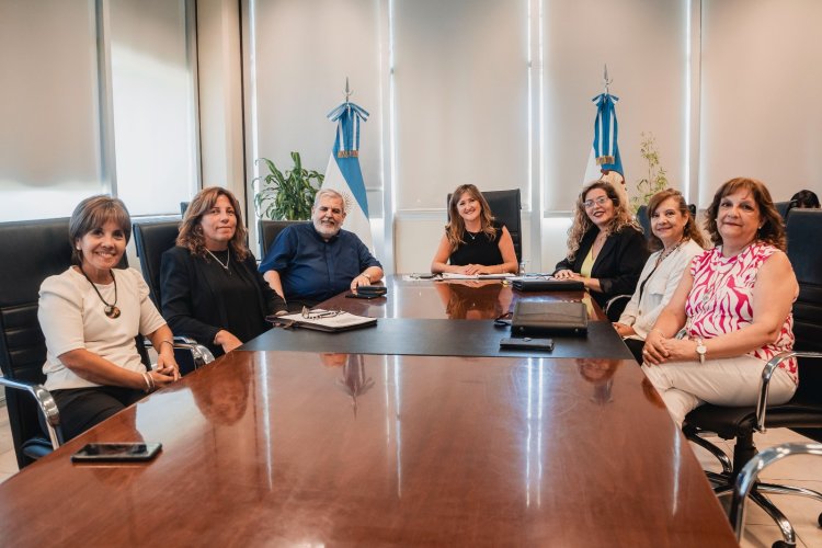 La ministra de Educación recibió al Arzobispo Larrazabal y a representantes de colegios parroquiales
