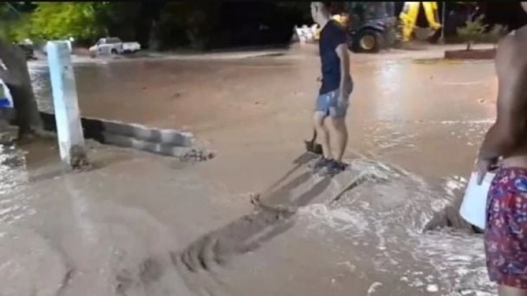 Creciente en Calingasta  deja varias calles inundadas