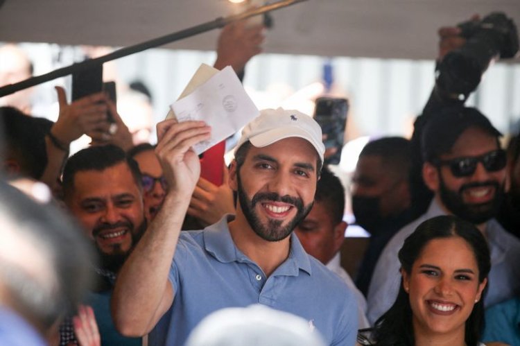 Bukele se proclamó reelecto por amplio margen