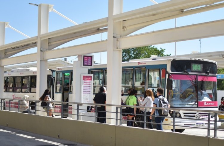 El Gobierno reducirá los subsidios a las empresas de colectivos