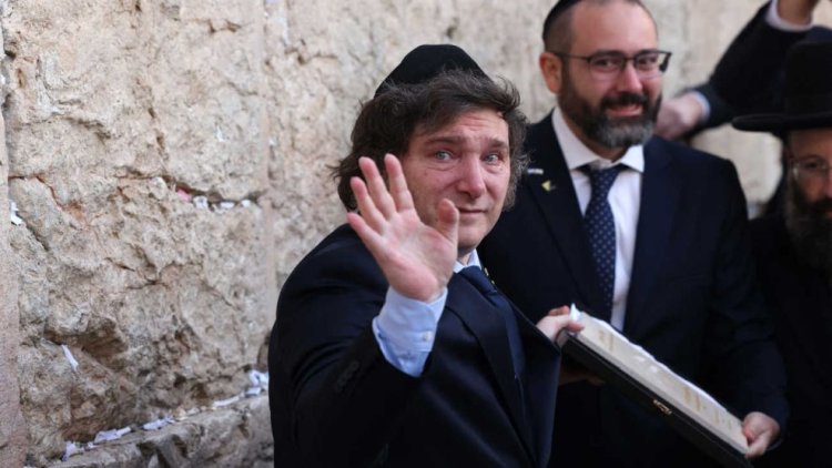 Milei ya viaja a Roma, donde se reunirá con el Papa Francisco