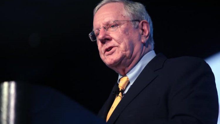 Forbes advirtió a Milei: "Si no dolariza inmediatamente, no tendrá éxito"