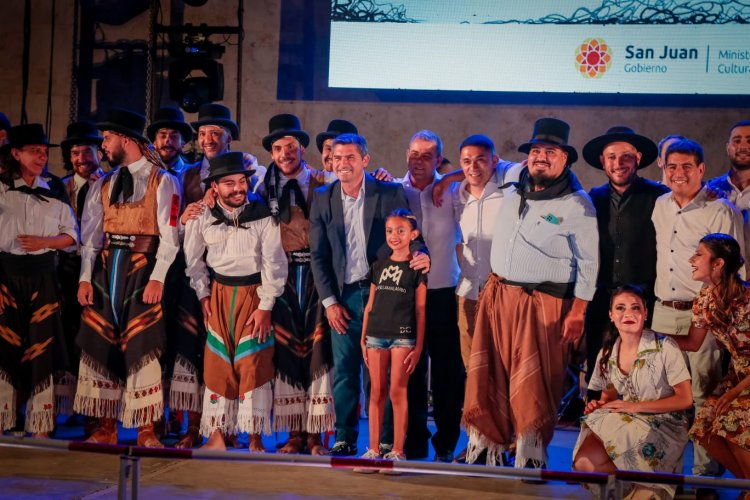 Orrego presenció el espectáculo "San Juan brilla alto 2024"