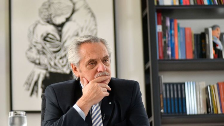 Denunciaron a Alberto Fernández por presunta malversación de fondos públicos