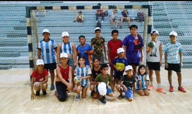 Chicos de las escuelas deportivas de Pocito disfrutan del torneo de Handball