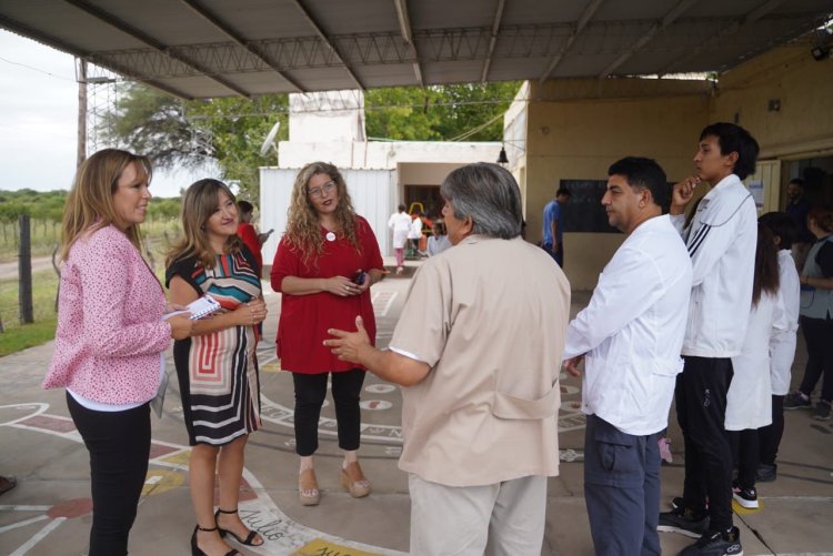 La ministra de Educación comenzó un recorrido por todas las escuelas de la provincia