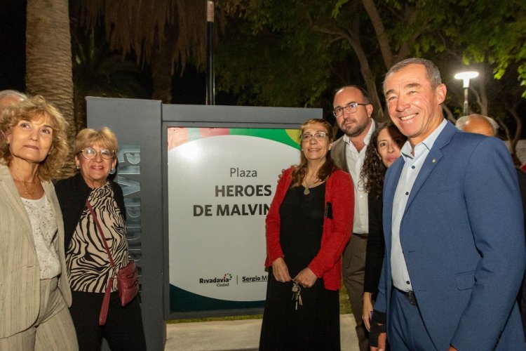 Vecinos del barrio Centinella ll ya disfrutan de la nueva Plaza