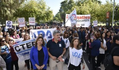La medida de fuerza convocada por los gremios docentes tuvo 35% de acatamiento