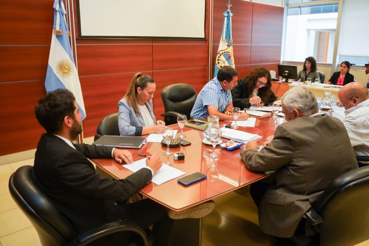 Dos oferentes se presentaron en la licitación de compra de Kits de Nivel Inicial