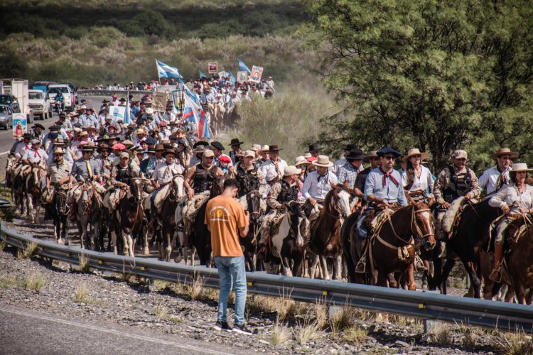 Caucete se viste de Difunta Correa en la XXXIII EDICIÓN DE LA CABALGATA DE LA FE