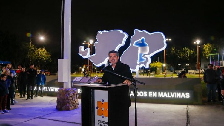 Recuperaron una plaza de Capital en la que inauguraron un monumento a Héroes de Malvinas