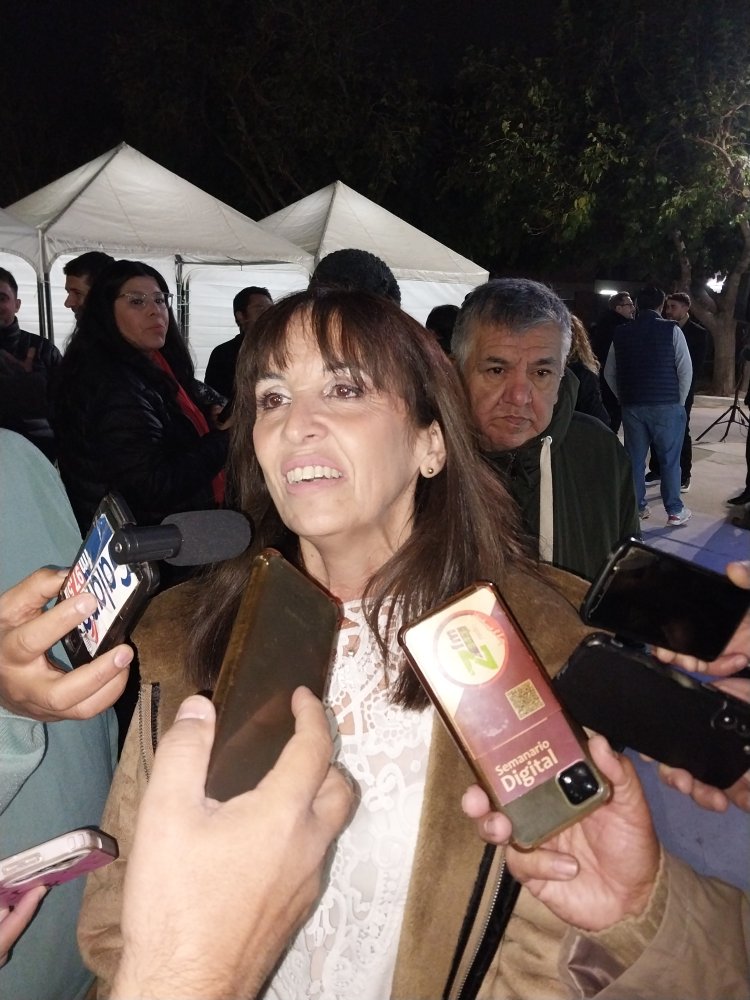 Recuperaron una plaza de Capital en la que inauguraron un monumento a Héroes de Malvinas