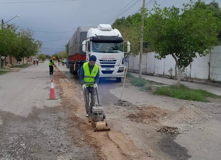Pocito realizó el bacheo de calles en el barrio UPCN