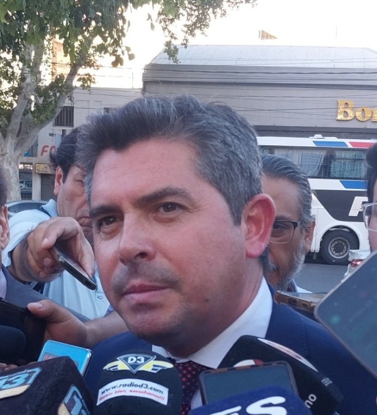 Orrego llega a Chile con una importante agenda