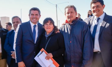 Orrego entregó viviendas a 73 familias de Jáchal