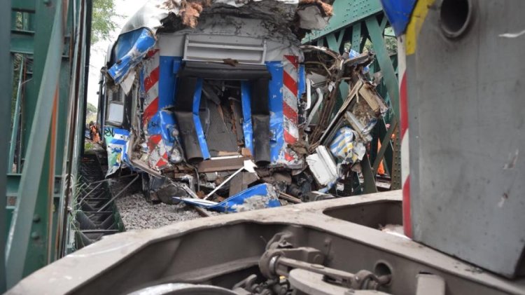 "Control, chocamos acá. Había un tren", dijo el maquinista del tren San Martín