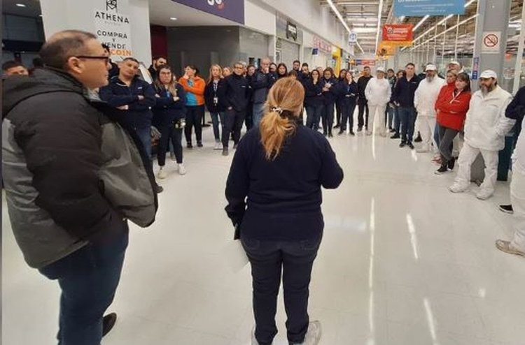 Una cadena de supermercados despidió a 150 trabajadores