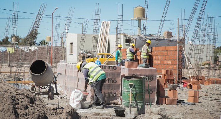 Reincorporan a 400 empleados a la obra pública en San Juan